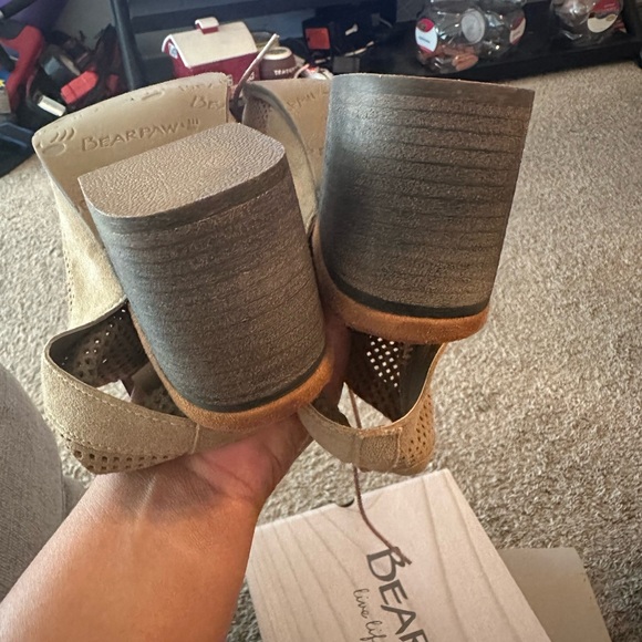 bearpaw wedge sandals - Picture 4 of 10